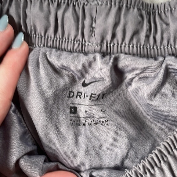 grey nike shorts - Picture 2 of 3
